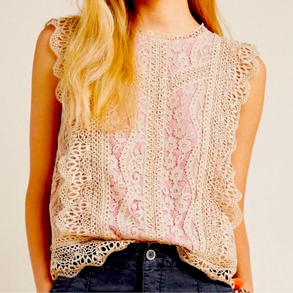 ERI + ALI SYDNEY LACE TOP SZ SMALL DK CREAM LACE PINK UNDERLAY ROMANTIC COTTAGE